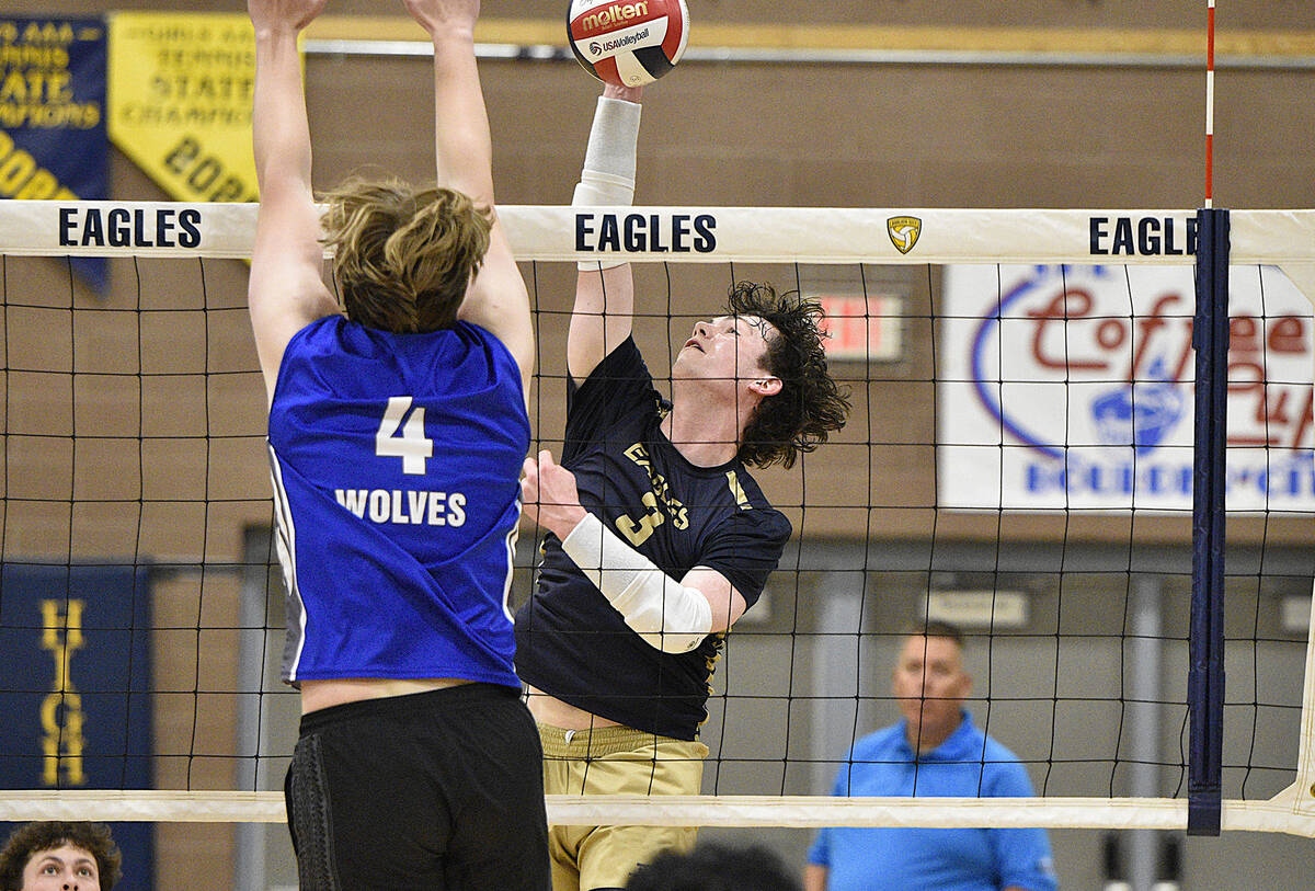 Robert Vendettoli/Boulder City Review Boulder City volleyeball star David Zwahlen is seen durin ...