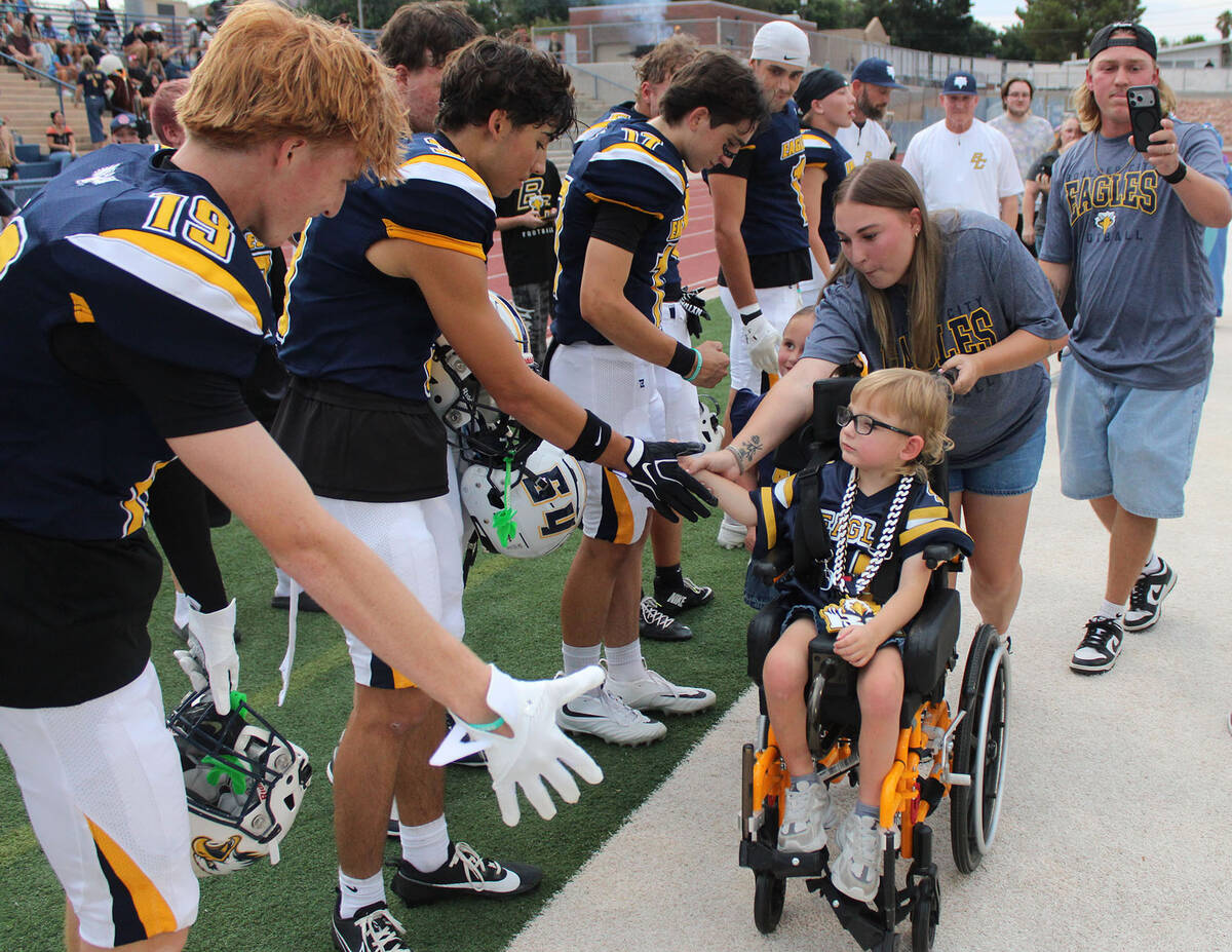 Ron Eland/Boulder City Review Four-year-old Grayson Armstrong, with his parents, Jessica and Rh ...