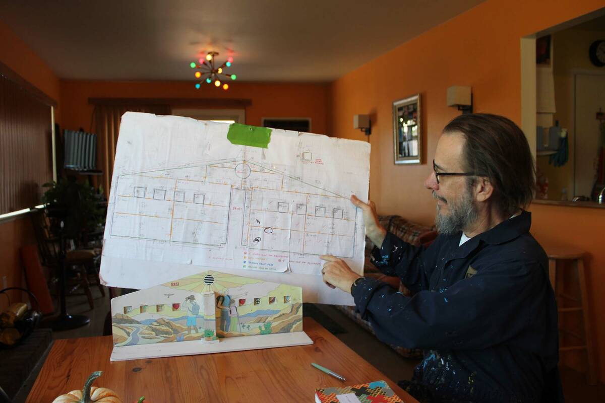 Ron Eland/Boulder City Review Lee Lanier shows his designs for a large mosaic piece that will b ...